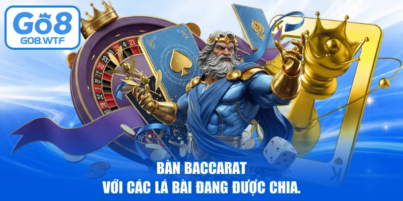 Bàn Baccarat với các lá bài đang được chia.